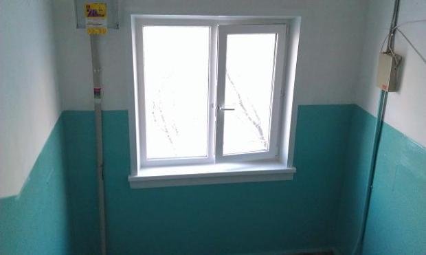 Менять окна в подъезде будут собственники квартир